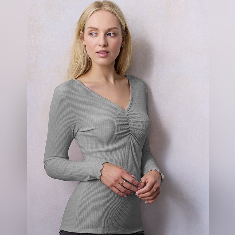 NWT Lauren Conrad Long Sleeve Ruched Front  V-Neck Top